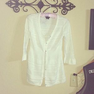 SUPER cute Eyelet design button lightweight top
